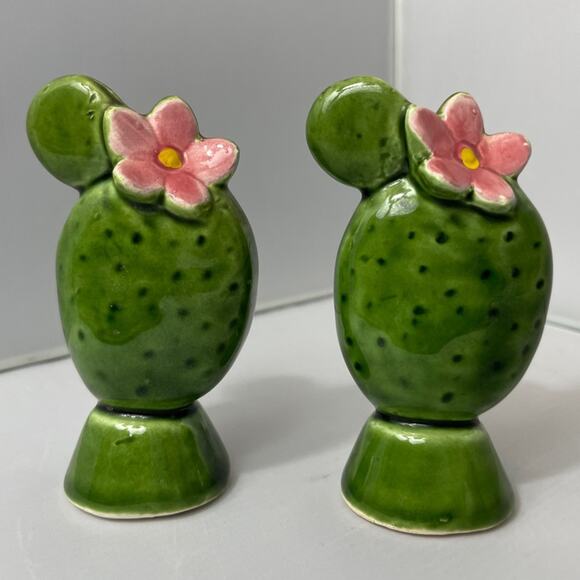 Ceramic Cactus Salt & Pepper Shaker Set‎ - Picture 1 of 3